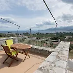 Laconic Bay View Apartment