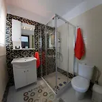 Laconic Bay View Apartment *