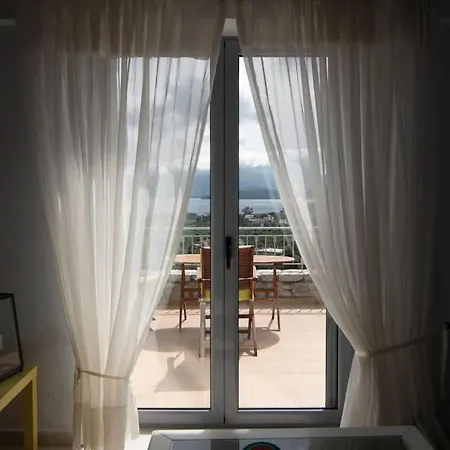 아파트 Laconic Bay View Mavrovoúnion